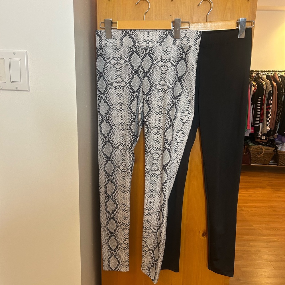 Bundle of 2 Black Monochrome and Grey/Black Snake Print Leggings❤️M